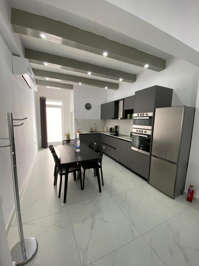 Seaside Apartment In Gzira Exterior photo